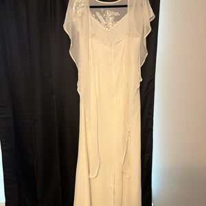 Hope & Ivy Maternity Bridal Tie Back Embroidered Maxi Dress in Ivory